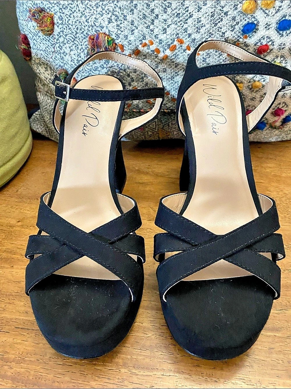 Wild Pair REEMI Black Strappy Platform Heels size 8